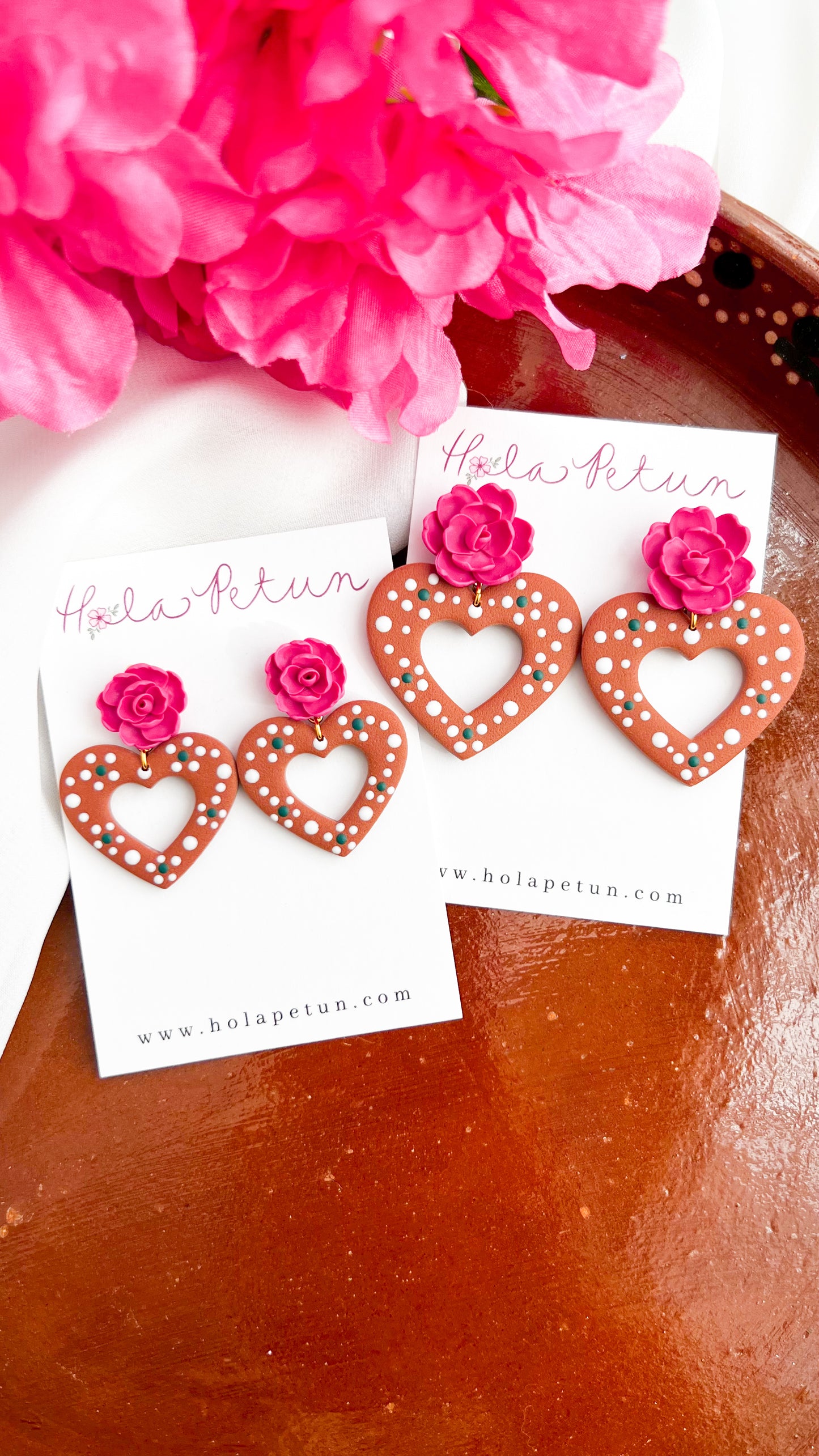 Olla De Barro Hollow Heart Earrings