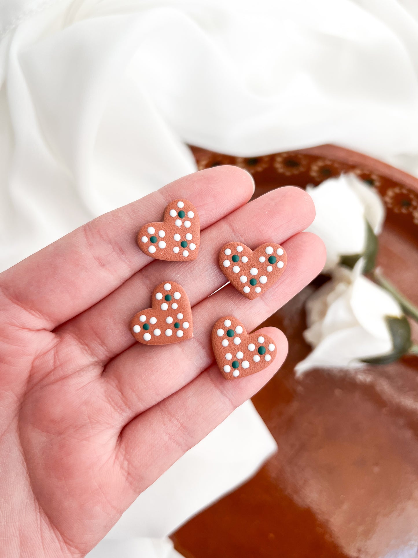 Olla de Barro Heart Studs